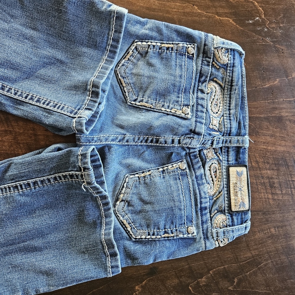 Girls Grace in LA jeans